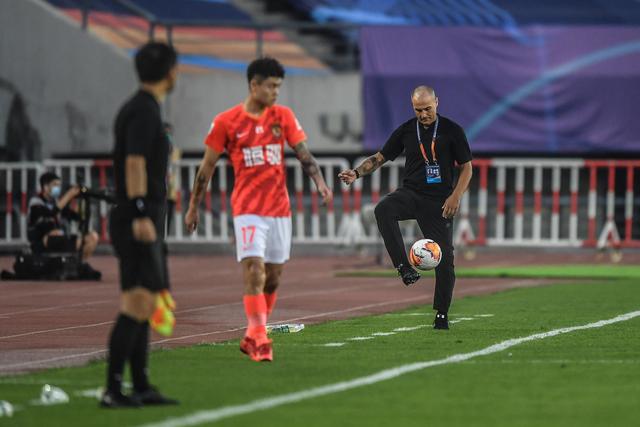 青岛西海岸主帅邵佳一：对手怕什么 我们就做什么！